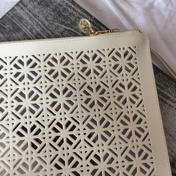 Tory Burch White PVC Cutout Clutch/Wristlet - Picture 6 of 7